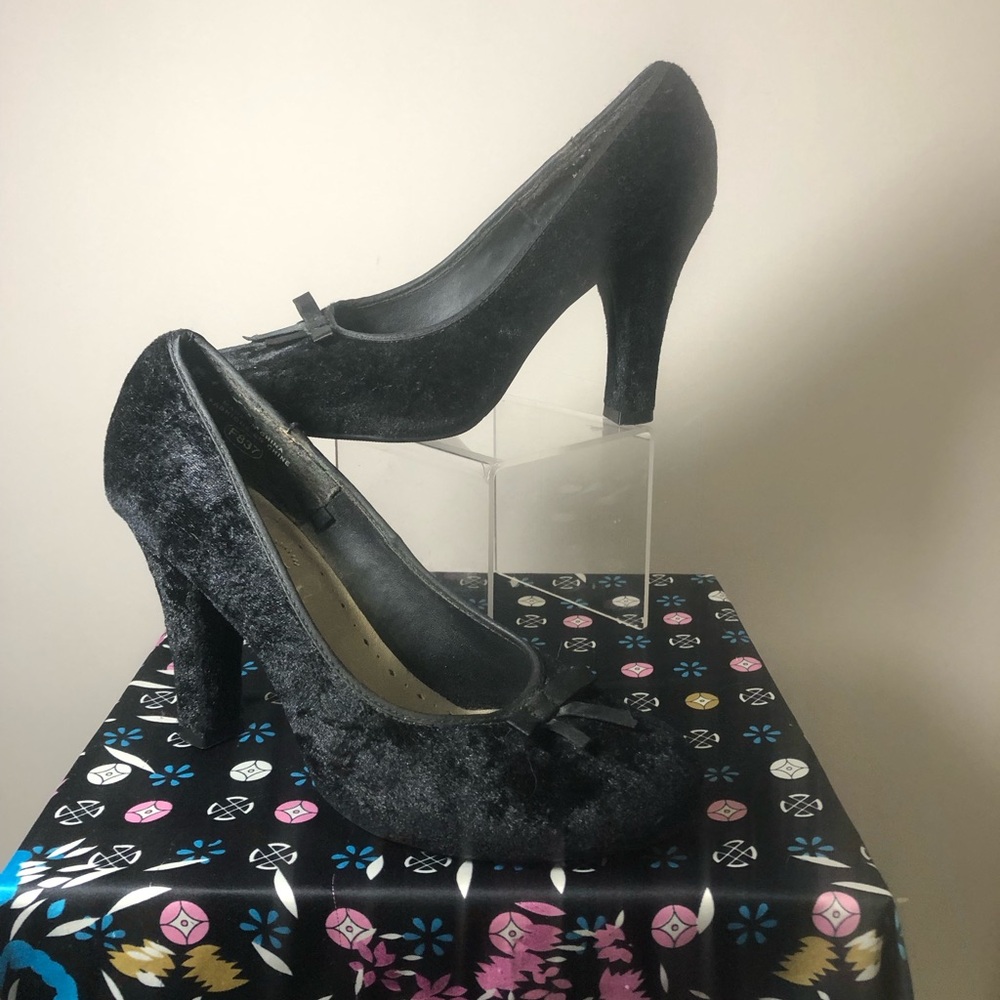 Black Velvet Bow  Heel Pumps 725 Originals
